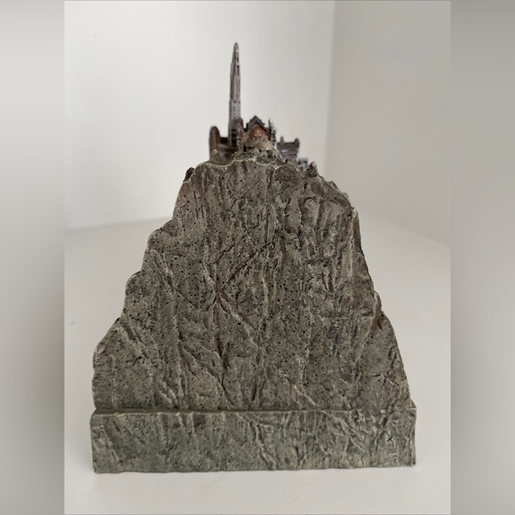 EUC Lord of the Rings Mina’s Tirith catch all sculpture from WETA - Picture 4 of 15